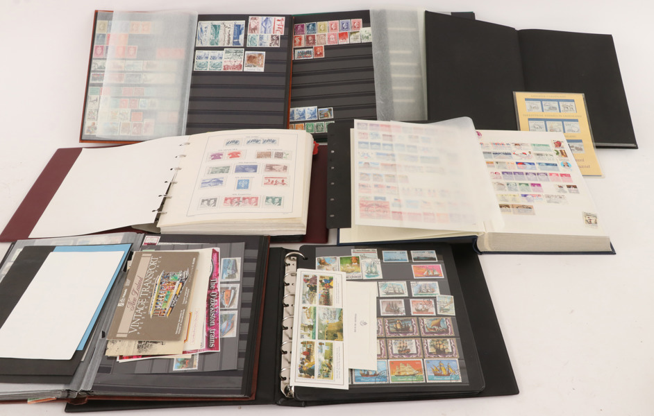 Frimärksalbum 7st, mestadels utländska frimärken