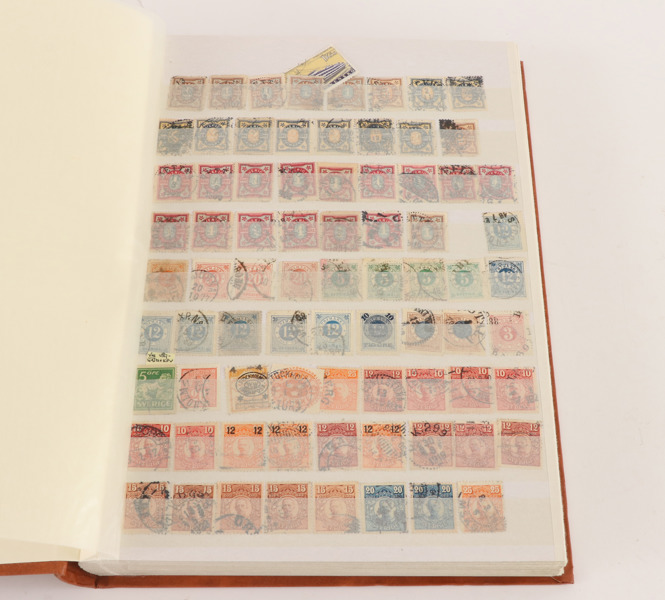 Album med svenska frimärken, bl.a. 1800-tal