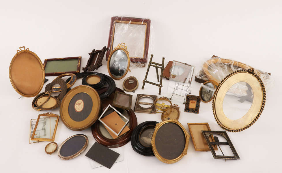 Parti äldre fotoramar, bl.a. 18/1900-tal