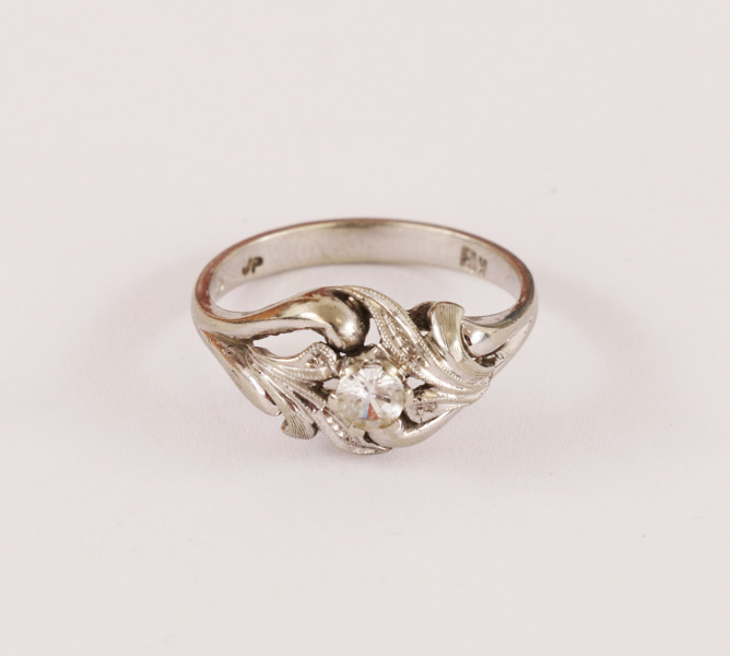 Ring i 18k vitguld