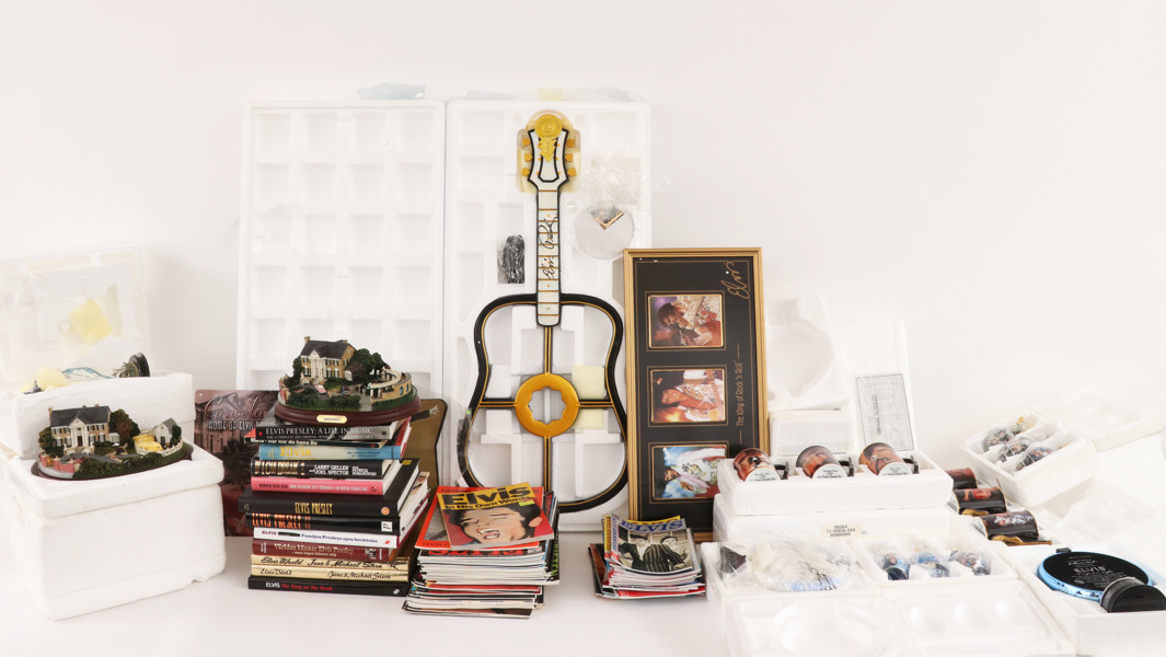 Stort part samlarföremål, rörande Elvis Presley