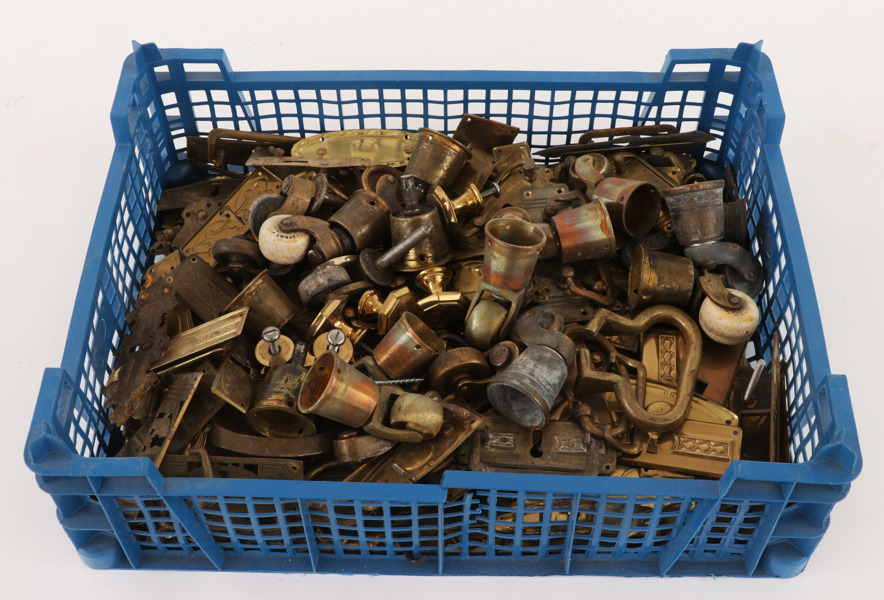 Parti beslag och reservdelar