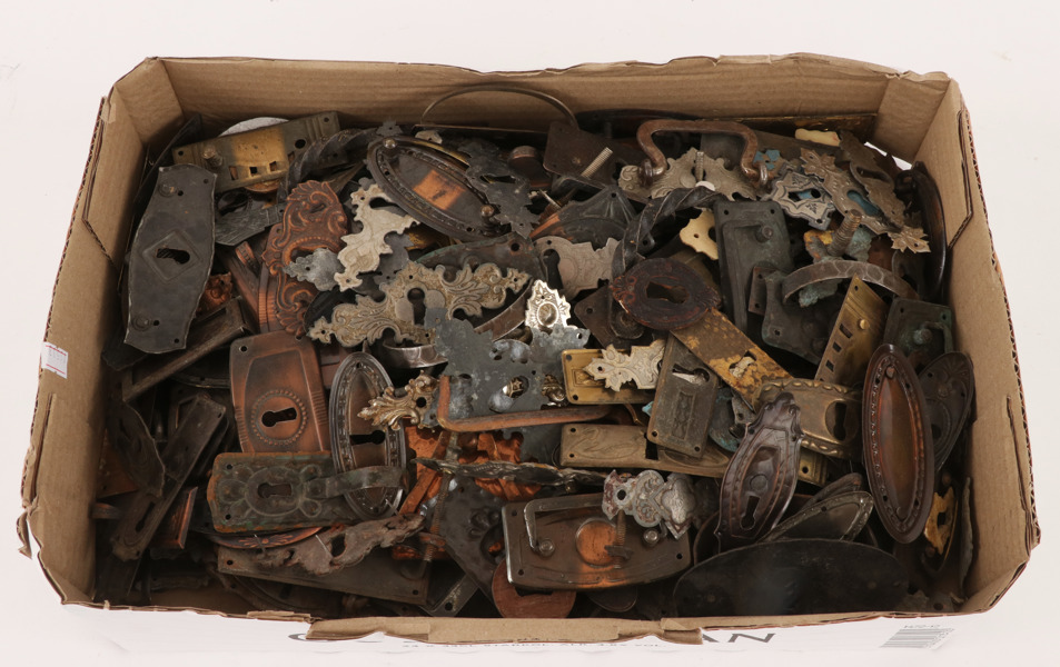 Parti möbelbeslag, mestadels 18/1900-tal