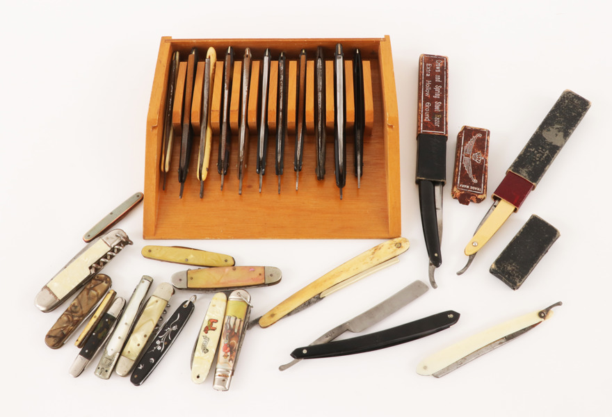 Parti rak- och fickknivar, mestadels 1900-talets första hälft