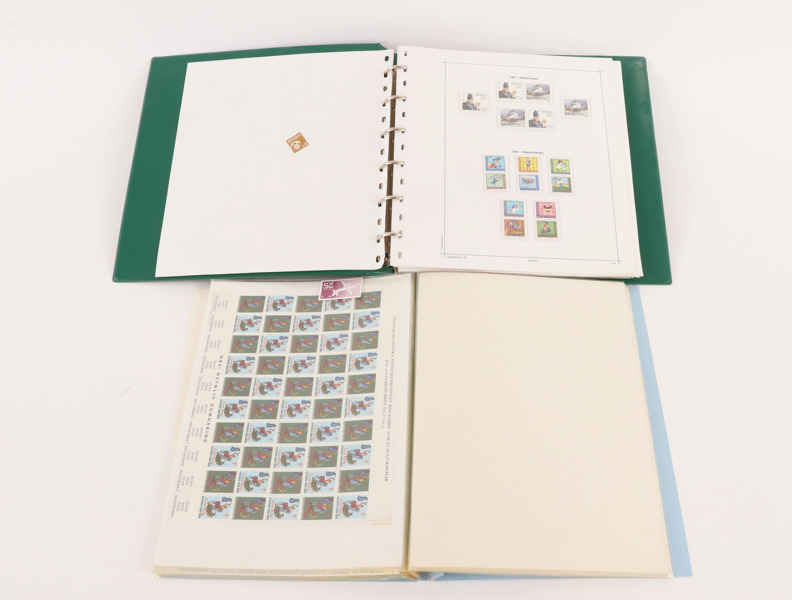 Album med postfriska frimärken 2st