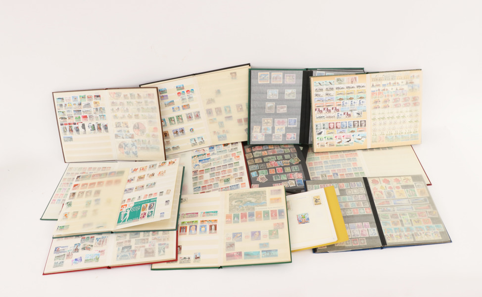 Album med utländska frimärken 13st