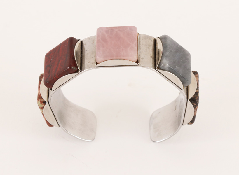 Armring, Stenlya