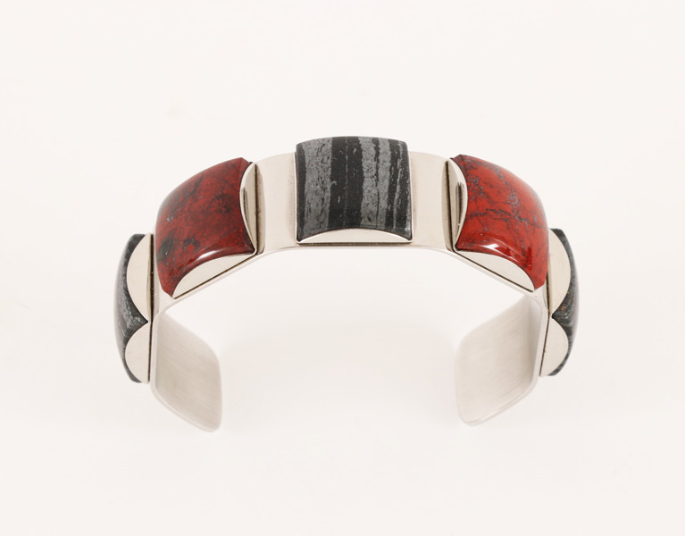 Armring, Stenlya