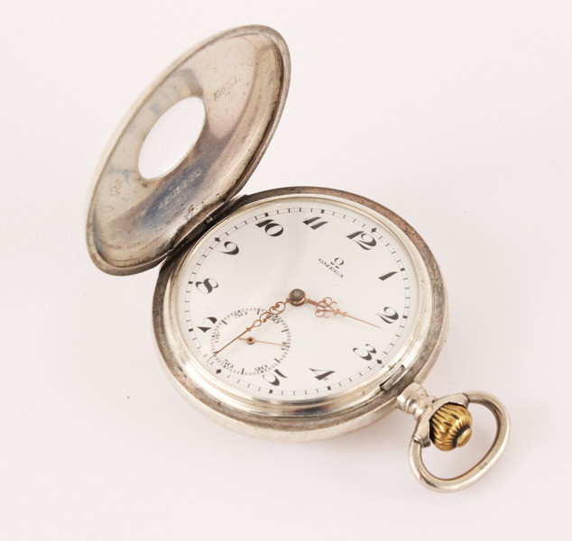 Fickur i silver, Omega