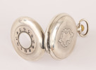Fickur i silver, Omega