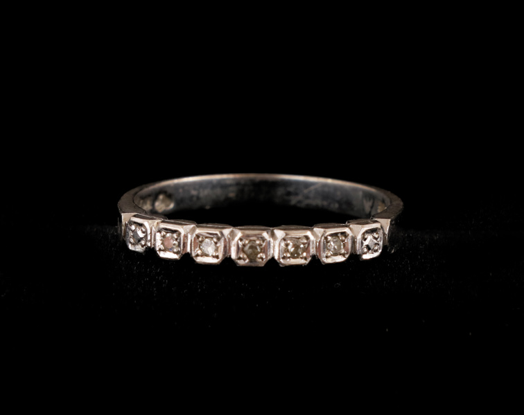 Ring i 18k vitguld