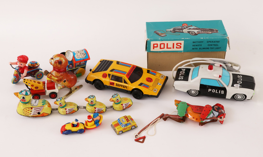 Parti äldre leksaker