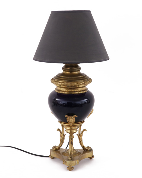 Bordslampa, empirestil, omkring år 1900