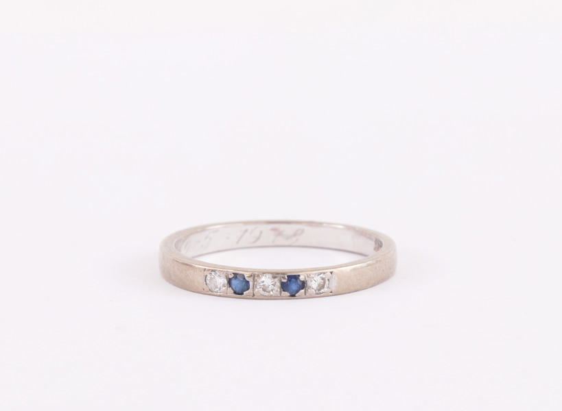 Ring i 18k vitguld