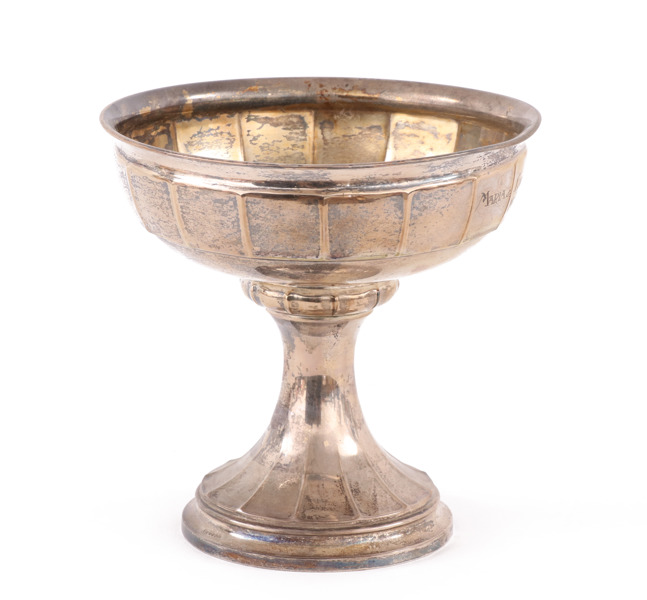 Skål på fot, silver, 1900-talets första hälft