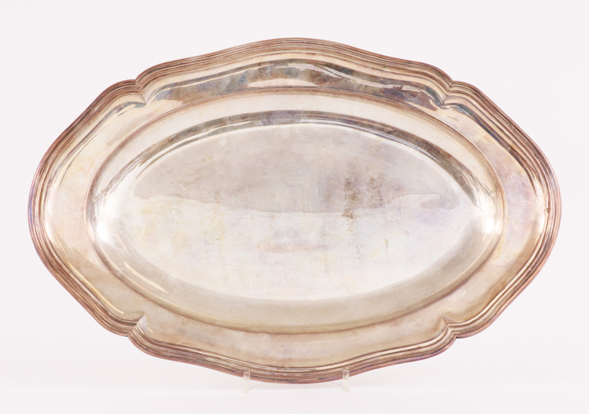 Serveringsbricka i sterlingsilver, rokokostil, 1900-tal