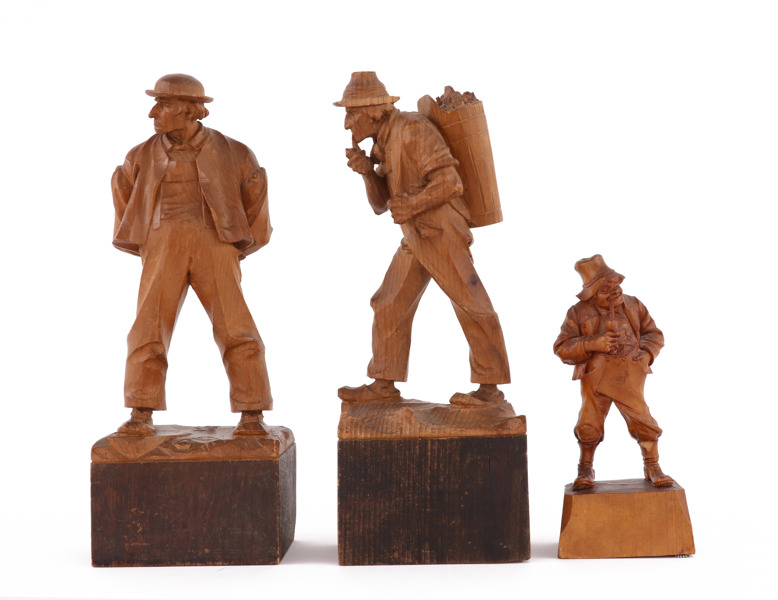Träskurna figurer 3st, 1900-talets första hälft