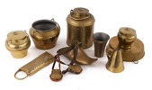 Parti mässingsföremål, mestadels 1800-tal