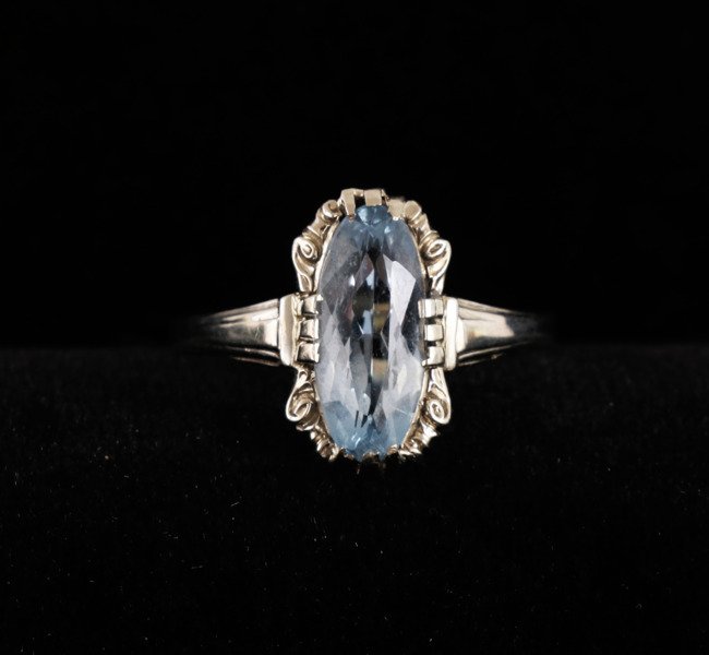 Ring i 18k vitguld