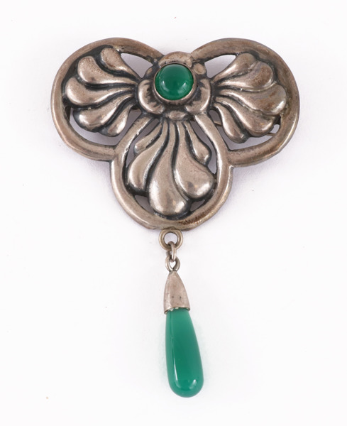 Brosch i silver, Bernhard Hertz, jugend, 1900-talets början