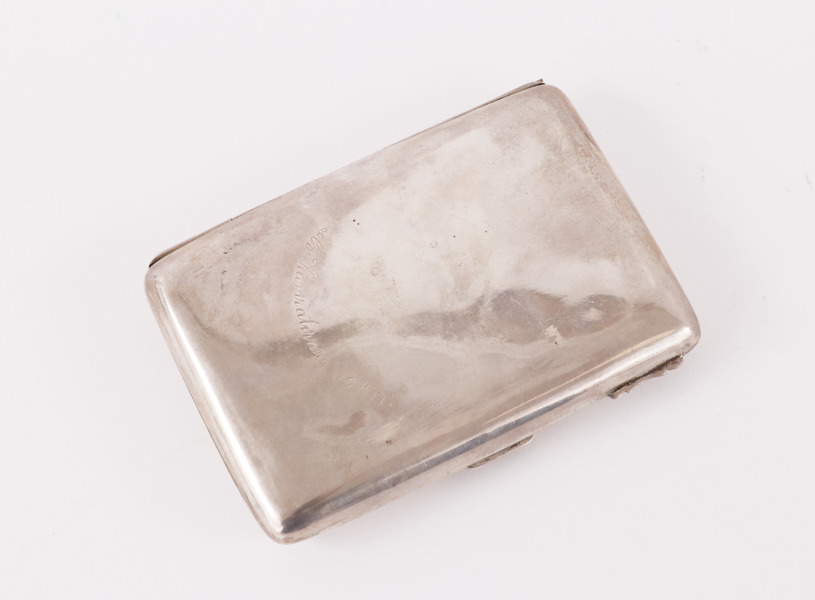 Cigarettetui i sterlingsilver, England, daterat 1917