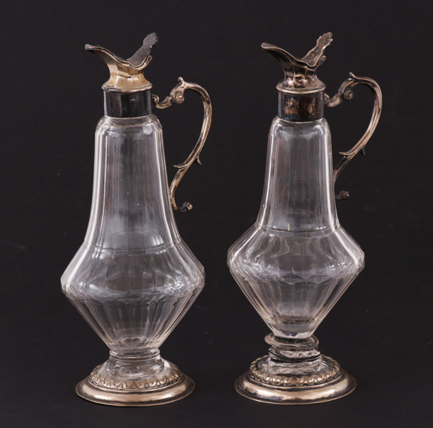 Vinägerflaskor ett par, 1800-tal