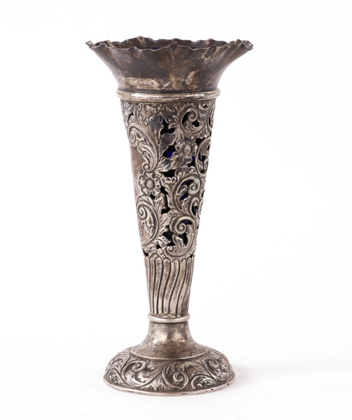 Vas i sterlingsilver, England, 1900-talets första hälft