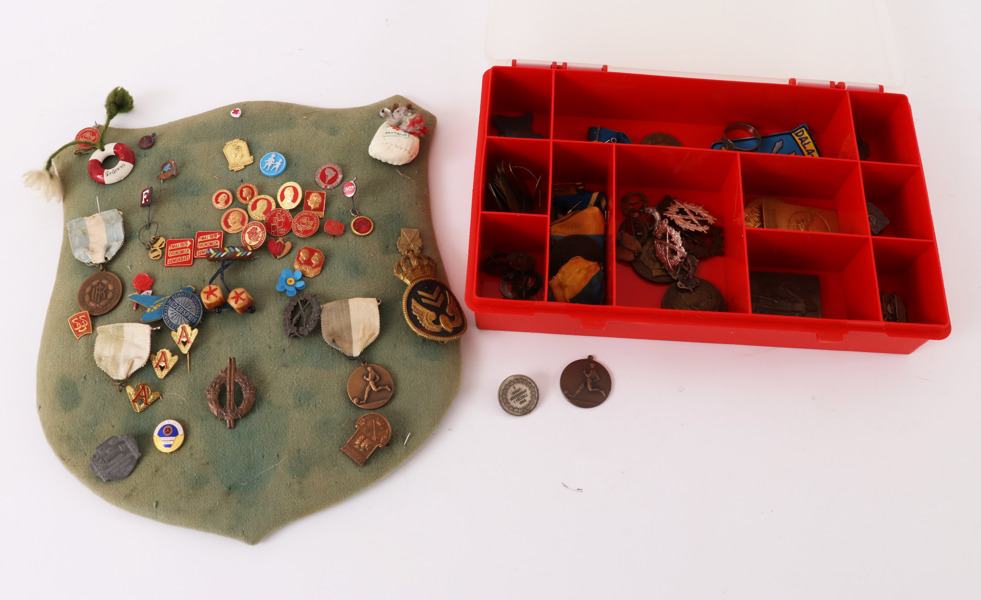 Parti pins och märken, enstaka i silver