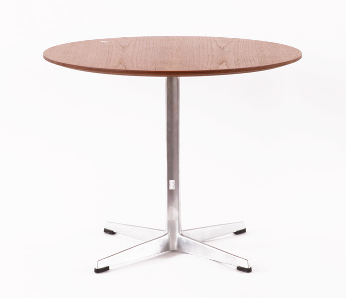 Soffbord, Arne Jacobsen för Fritz Hansen, Danmark,