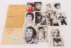 Parti kändisfotografier, med bl.a. egenhändiga autografer