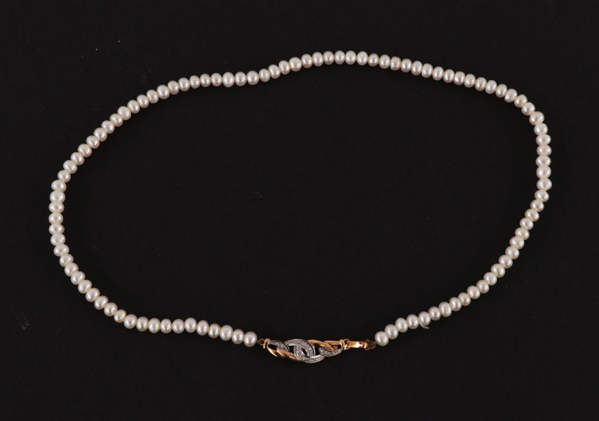 Pärlhalsband med lås i 18k