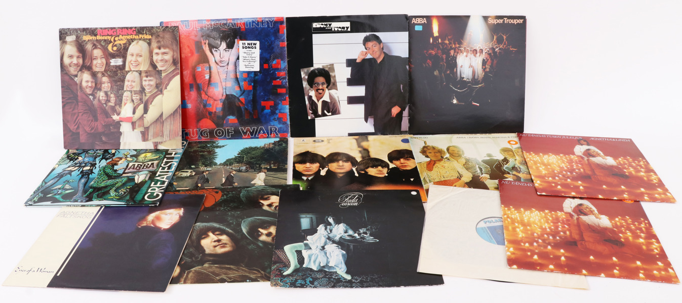 Parti LP-skivor, mestadels The Beatles samt ABBA