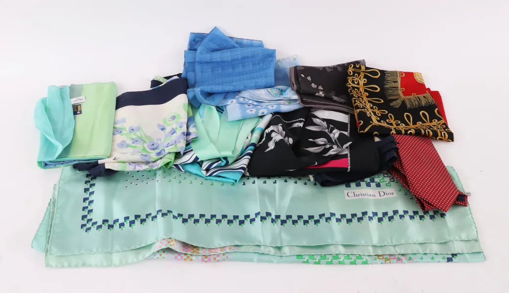 Parti äldre scarves och slips, bl.a. Christian Dior, Giorgio Armani