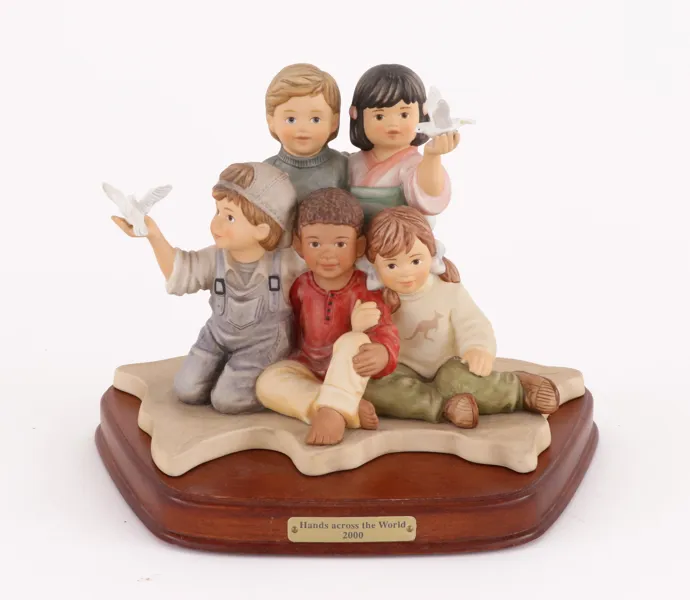 Figurgrupp, "Hands across the world", Goebel, år 2000
