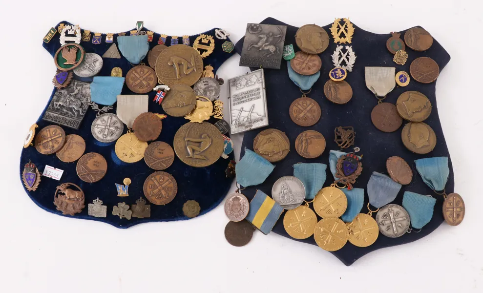Medaljsköldar med medaljer 2st