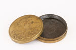 Dosa med lock, daterad 1828