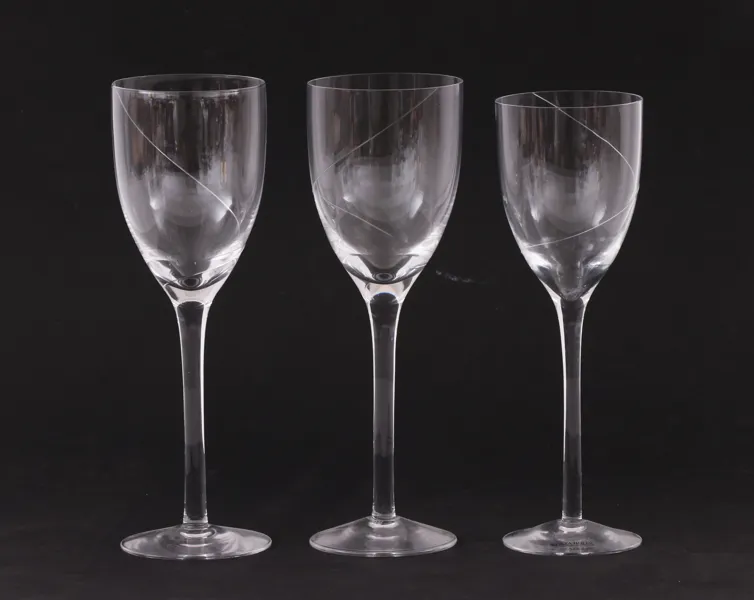 Vinglas 17st samt ett vitvinsglas, "Line", Anna Ehrner för Kosta Boda