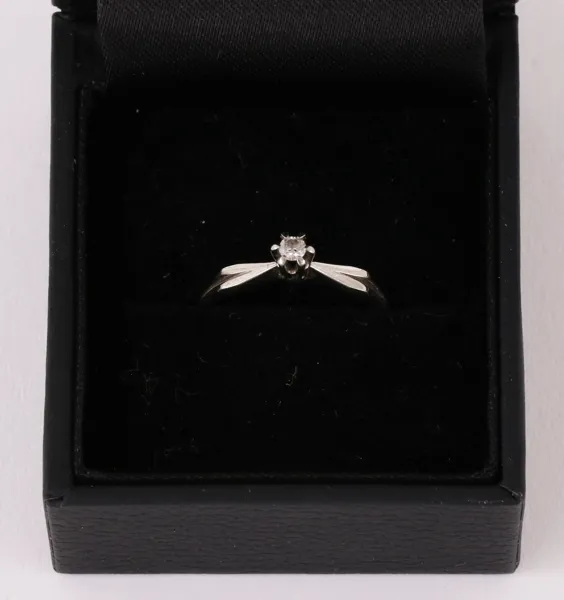 Enstensring i 18k vitguld
