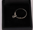 Enstensring i 18k vitguld
