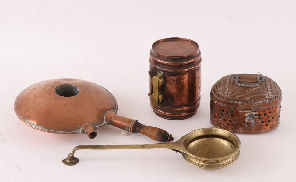 Koppar- och mässingsföremål 4 delar, mestadels 1800-tal