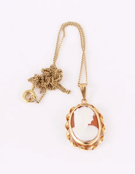 Halsband med hänge, 18k