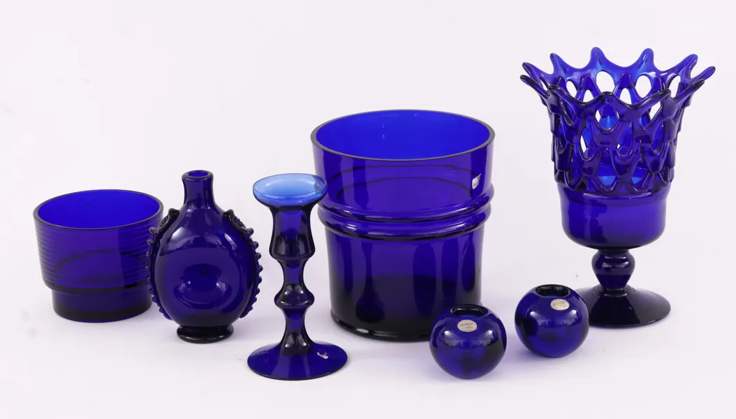 Blåtonat glas 7 delar, bl.a. Reijmyre