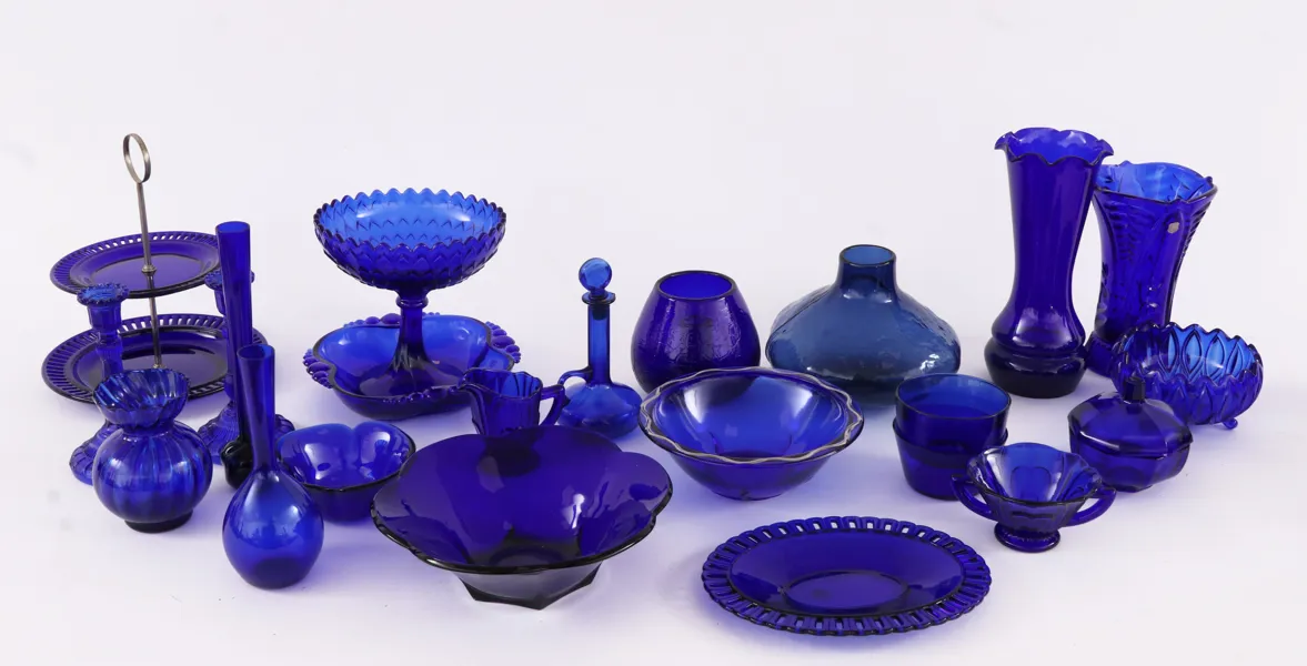 Parti blåtonat glas, bl.a. Glimma Glasbruk