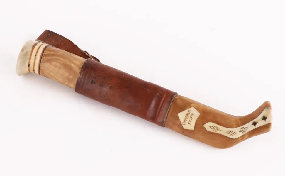 Kniv med slida, monogramsignerad JA