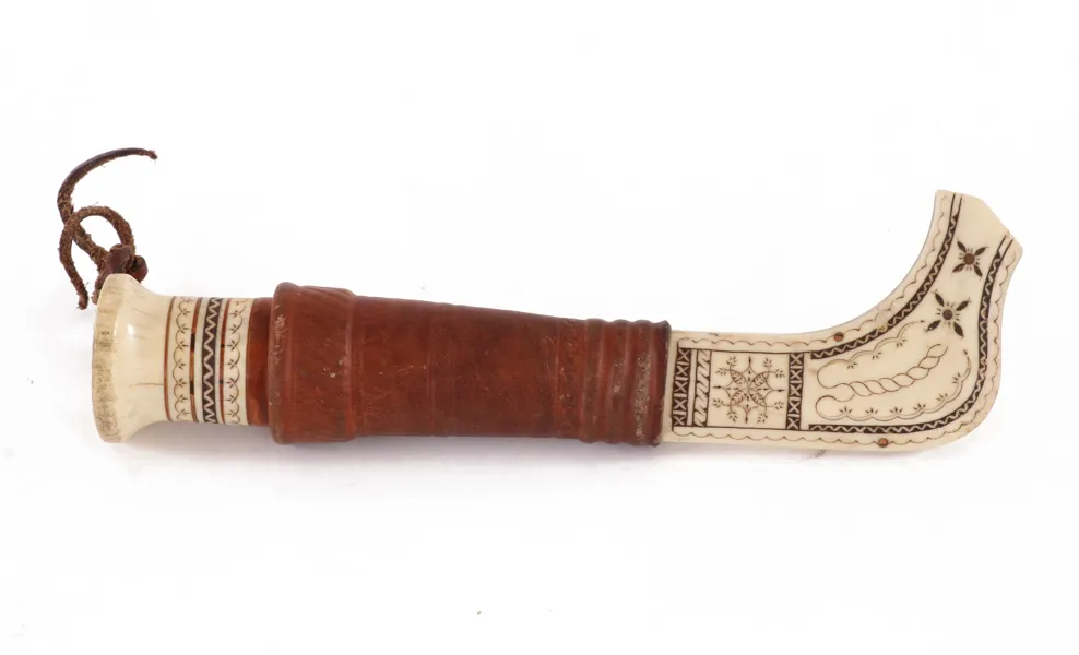 Kniv med slida, monogramsignerad AA