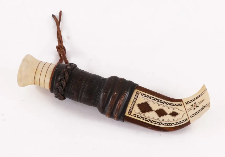 Kniv med slida, monogramsignerad AA