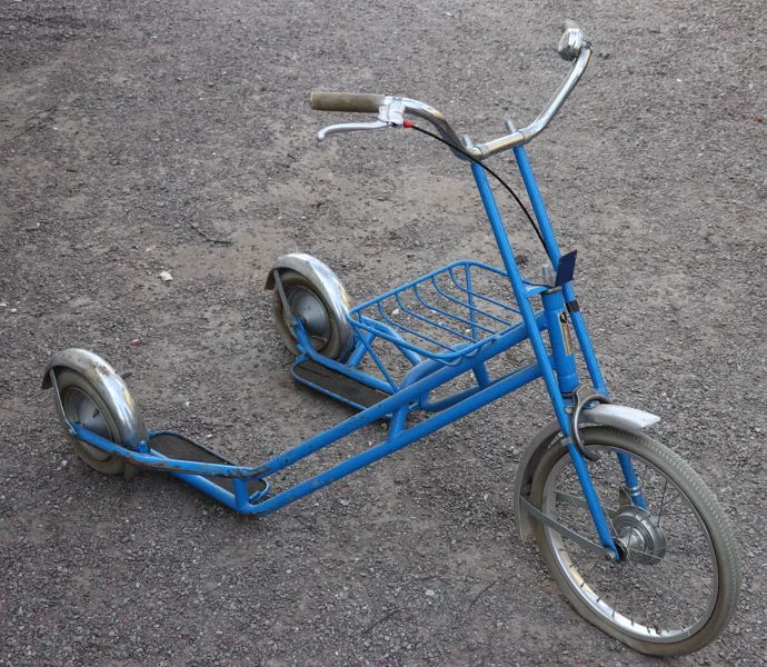 Trehjulig sparkcykel
