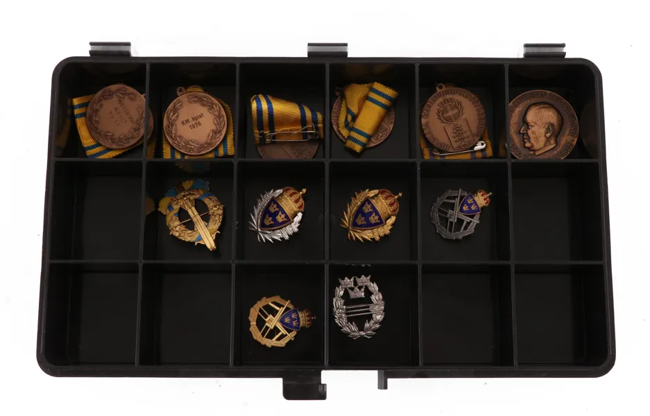 Medaljer och märken 12 delar