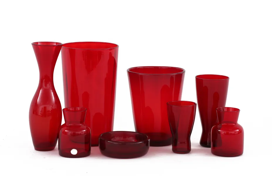 Rödtonat glas 8 delar, bl.a. Reijmyre