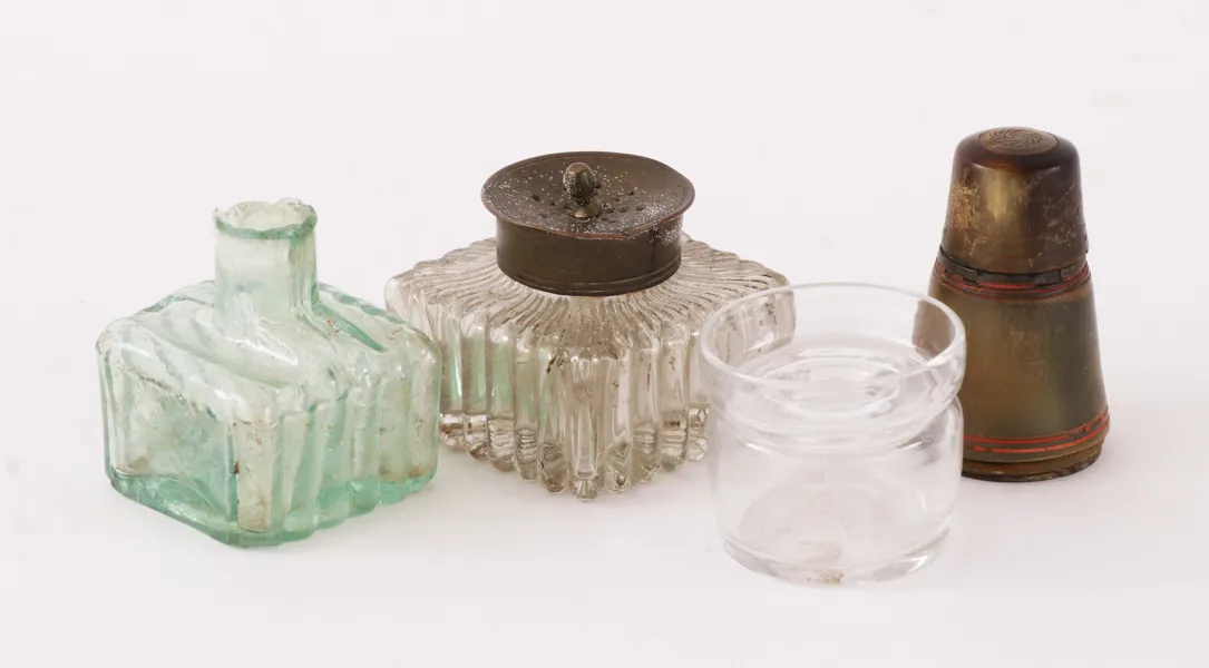 Bläckställ och sandströare 4 delar, 1800-tal